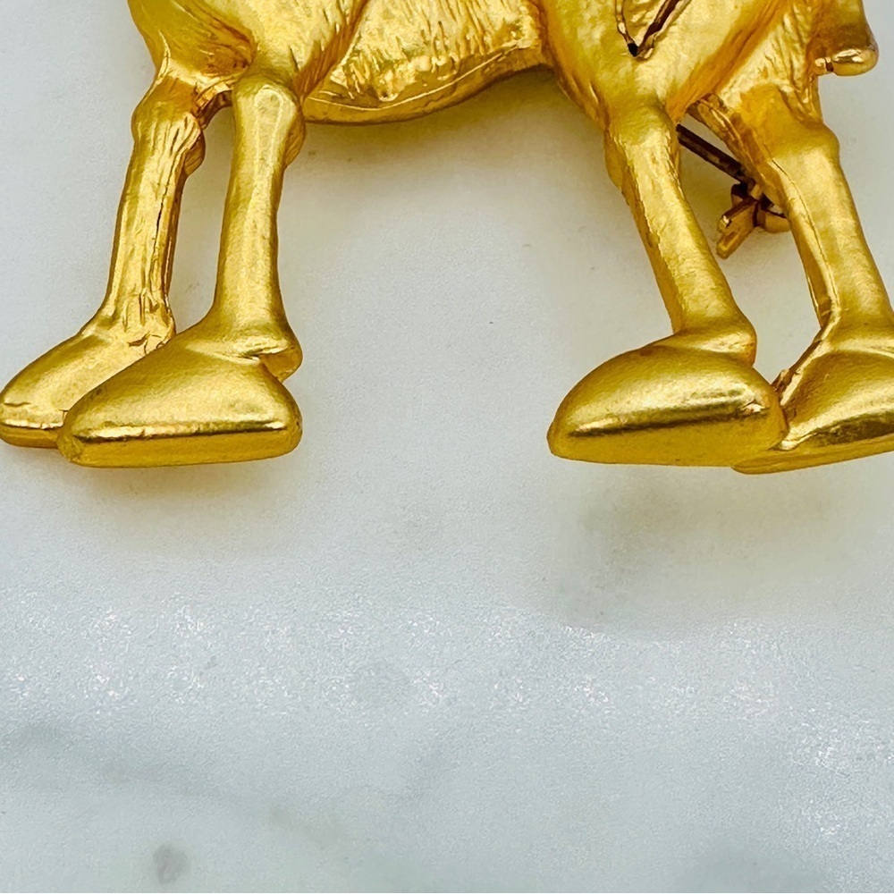 Vintage Large Camel Brooch Pin Matte Brushed Gold Tone Intricate Rhinestone Eye - Picture 6 of 9